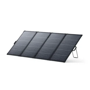 Schwarze, tragbare, faltbare Solarmodule mit vier Modulen und einem zusammenklappbaren Ständer für eine netzunabhängige Stromversorgung
